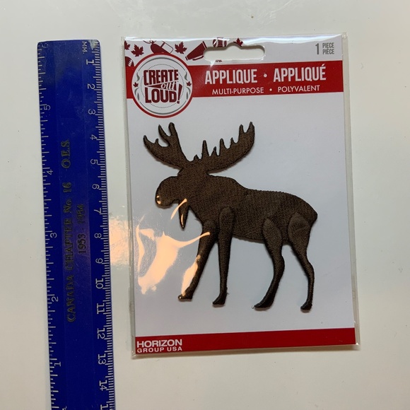 Three embroidered iron-on patches: Moose, Canada flag, camera - Picture 3 of 8